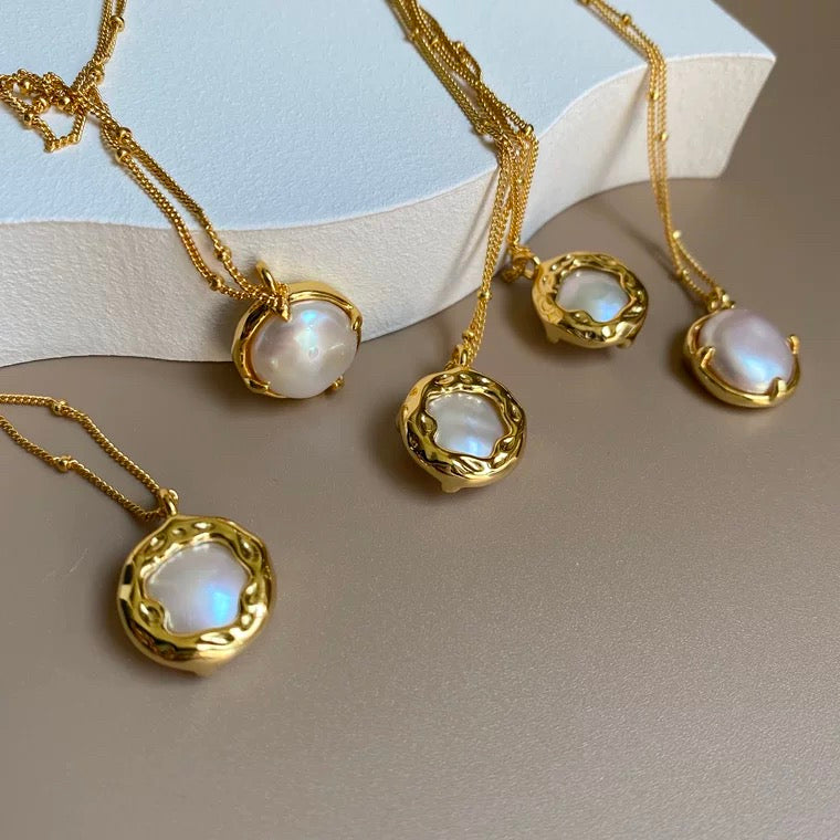 Natural White C Mother-of-Pearl Gold Waterproof Necklace